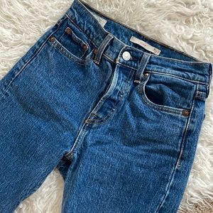 NWOT Levi’s“wedgie” Jean